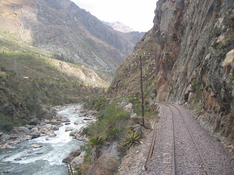 0806100033.JPG - Day 4, Tuesday, June 10, enroute to Machu Picchu