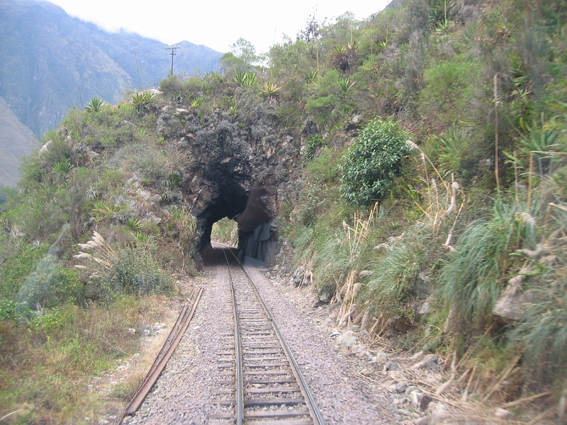 0806100036.JPG - Day 4, Tuesday, June 10, enroute to Machu Picchu