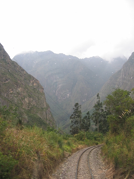 0806100043.JPG - Day 4, Tuesday, June 10, enroute to Machu Picchu